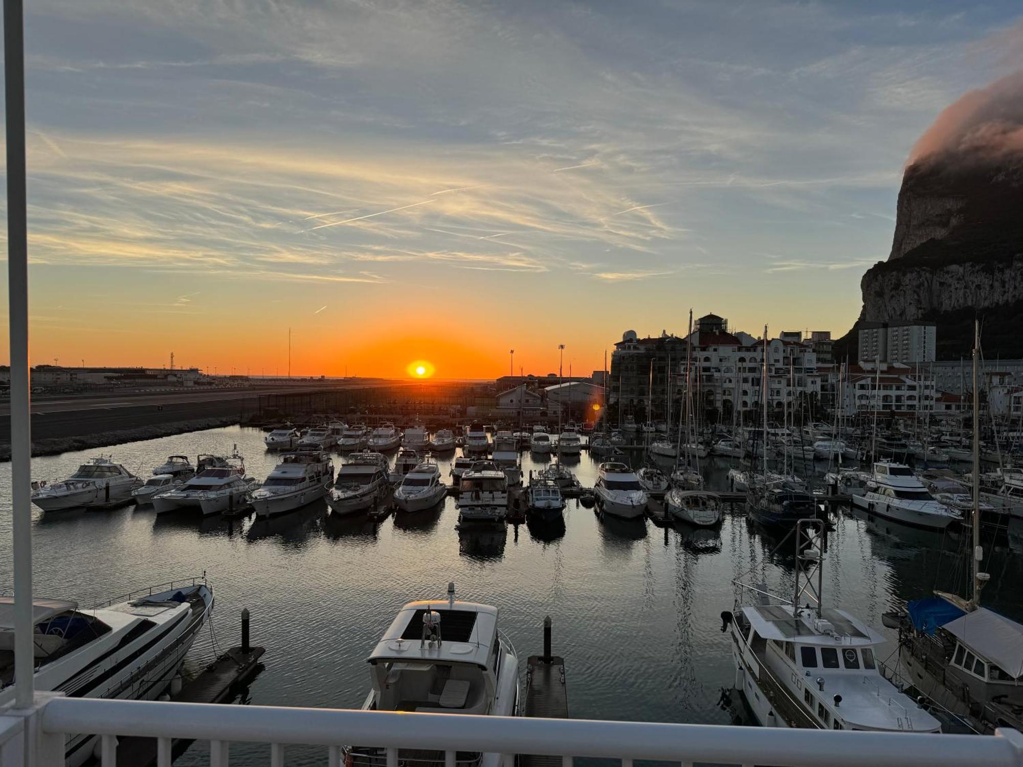 Marina Club Luxury Private Studio With Pool And Incredible Views Gibraltar Exterior foto